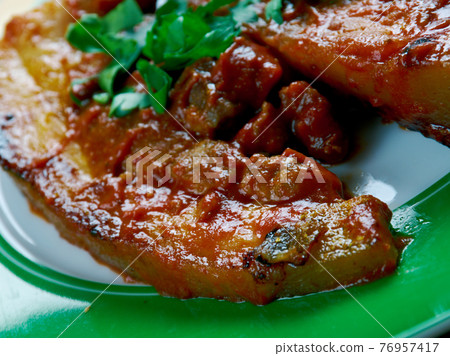 Chicharron en salsa Chicharron en salsa 76957417