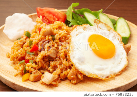 Nasi goreng 76958233