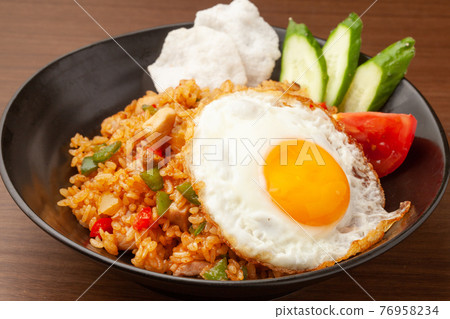 Nasi goreng 76958234