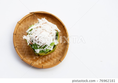 Pandanus pudding with coconut topping 76962181