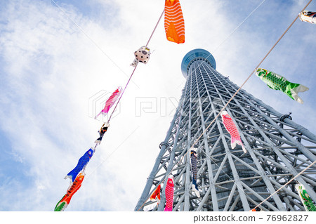 天空樹和鯉魚旗藍天晴朗 天空樹和鯉魚旗藍天晴朗 76962827
