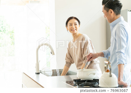 Middle couple cooking in the kitchen Middle couple cooking in the kitchen 76963087