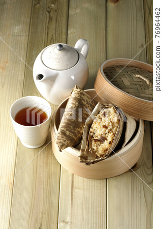 Steamed Chinese rice dumplings, Kyusu and tea Steamed Chinese rice dumplings, Kyusu and tea 76964462