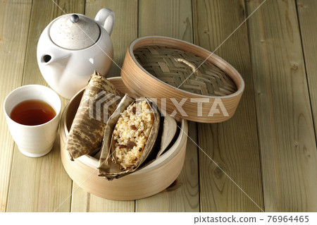 Steamed Chinese rice dumplings, Kyusu and tea Steamed Chinese rice dumplings, Kyusu and tea 76964465