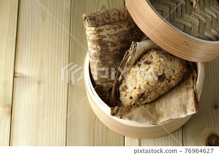 Steamed Chinese rice dumplings (overhead view) Steamed Chinese rice dumplings (overhead view) 76964627