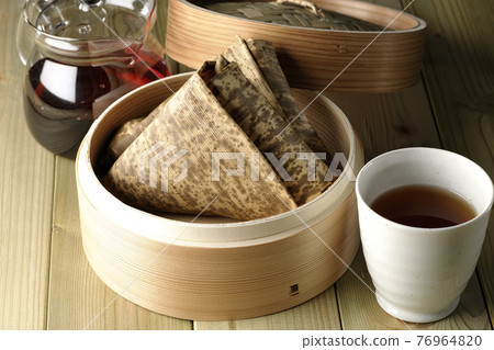Steamed Chinese rice dumplings, Kyusu and tea Steamed Chinese rice dumplings, Kyusu and tea 76964820