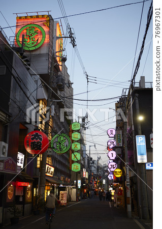 浦難波霓虹街娛樂區之夜 76967301