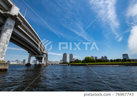 彩虹橋和卷層雲 彩虹橋和卷層雲 76967743