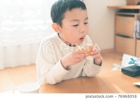 eat, eating, younger 76968058