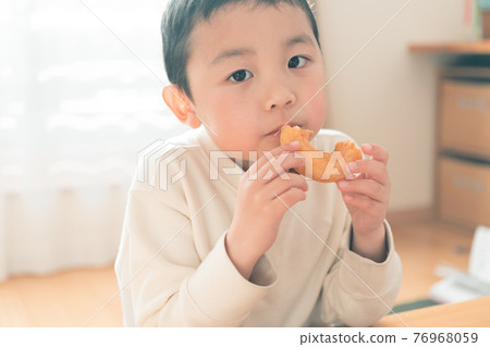 eat, eating, younger 76968059