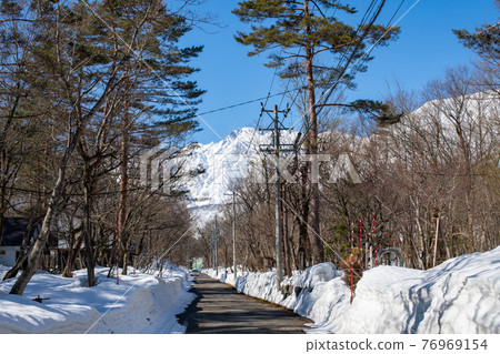 Scenery around Hakuba Echoland, Nagano Prefecture in fine weather Scenery around Hakuba Echoland, Nagano Prefecture in fine weather 76969154