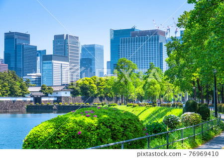 《東京》丸之內辦公區，新綠櫻田護城河 76969410