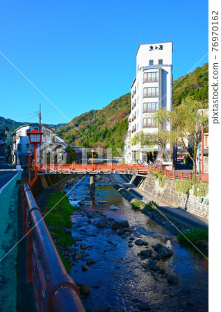 Yumura Onsen Prosperity Bridge Haruki River Shinonsen Town 76970162
