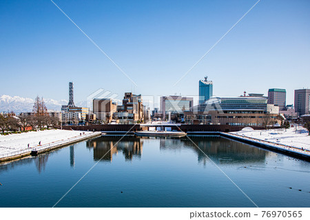 Beautiful pond and cityscape on a sunny day Beautiful pond and cityscape on a sunny day 76970565