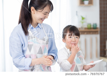A girl who enjoys making family hot cakes A girl who enjoys making family hot cakes 76970767