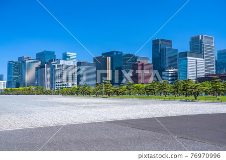 《Tokyo》 Marunouchi office district, Kokyo Gaien 76970996