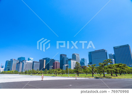 《Tokyo》 Marunouchi office district, Kokyo Gaien 76970998