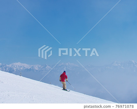 Hakuba Happoone Ski Resort Skiers skiing on the Riesengrat course 76971078