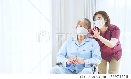 Senior male key worker with a mask Senior male key worker with a mask 76971526