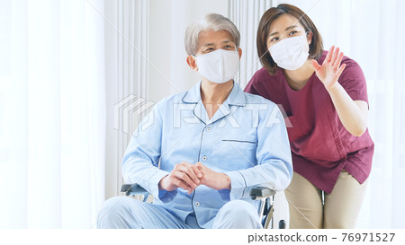 Senior male key worker with a mask Senior male key worker with a mask 76971527