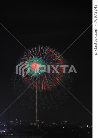 偉大的煙花 76972245