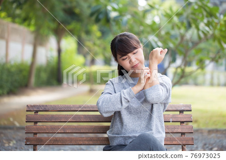 Woman scratching her skin Woman scratching her skin 76973025