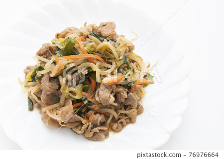 Bulgogi-style stir-fried meat and vegetables Bulgogi-style stir-fried meat and vegetables 76976664