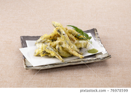 Niboshi tempura 76978599