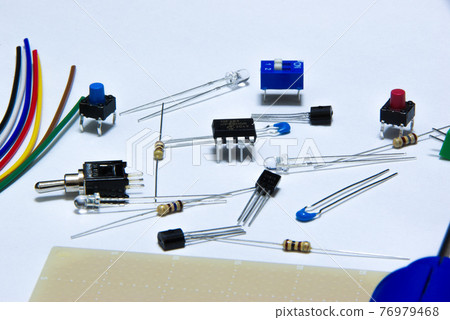 Scattered electronic components / whole 76979468