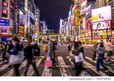 Tokyo cityscape of Japan, the first day of the third declaration. Many people ... No longer affect the people ... = April 25, Akihabara Tokyo cityscape of Japan, the first day of the third declaration. Many people ... No longer affect the people ... = April 25, Akihabara 76979487