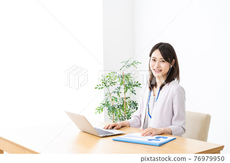 Young business woman having an online meeting Young business woman having an online meeting 76979950