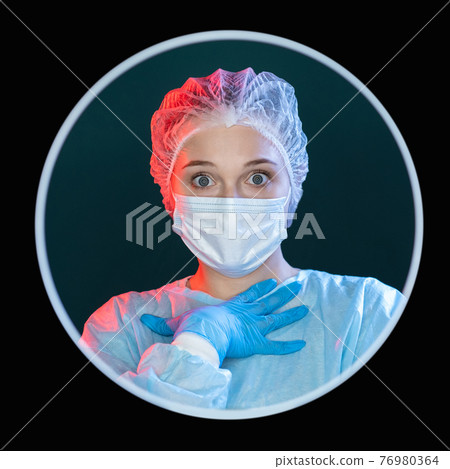 surprised doctor speechless nurse in round frame surprised doctor speechless nurse in round frame 76980364