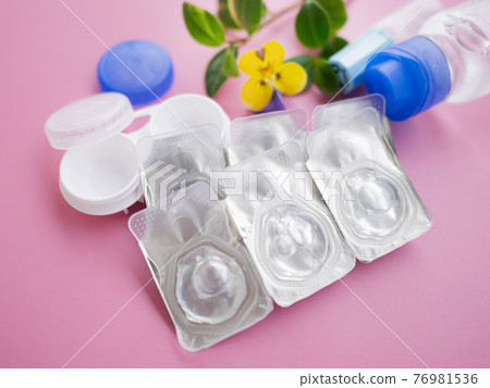 Soft contact lens mounting kit, cleaning solution, storage case, dry eye eye drops Soft contact lens mounting kit, cleaning solution, storage case, dry eye eye drops 76981536