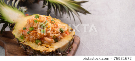 Pineapple fried rice boat Pinapple fried rice パイナップルライス チャーハン 76981672