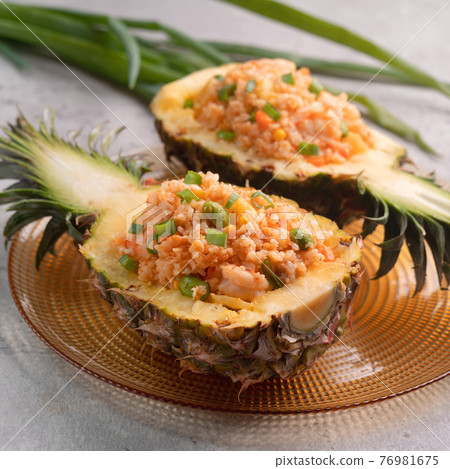 Pineapple fried rice boat Pinapple fried rice パイナップルライス チャーハン 76981675
