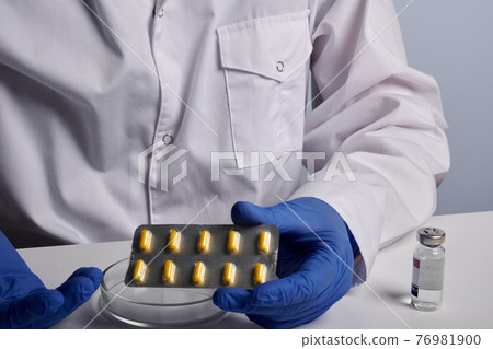 Doctor Shows Yellow Pills Blister Doctor Shows Yellow Pills Blister 76981900