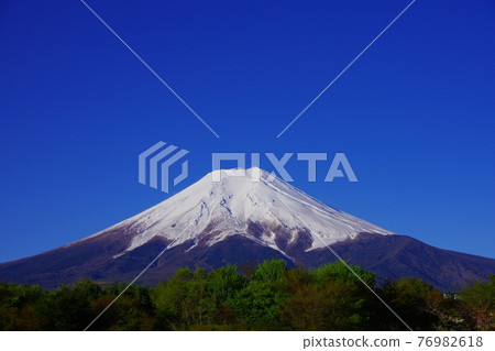 20210426 Re-snow of clear blue sky from Fujiyoshida Mt. Fuji 20210426 Re-snow of clear blue sky from Fujiyoshida Mt. Fuji 76982618