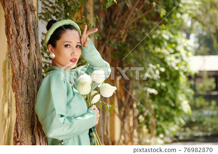 Beautiful woman with lotus flowers Beautiful woman with lotus flowers 76982870