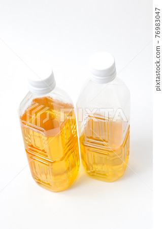 Only things, drinks, drinking water, tea, tea, green tea, PET bottles, drinks, Japanese tea, water 76983047