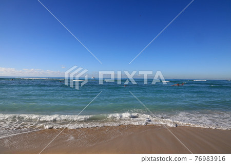 [USA] Hawaii Honolulu sunrise, beautiful sea and blue sky 76983916