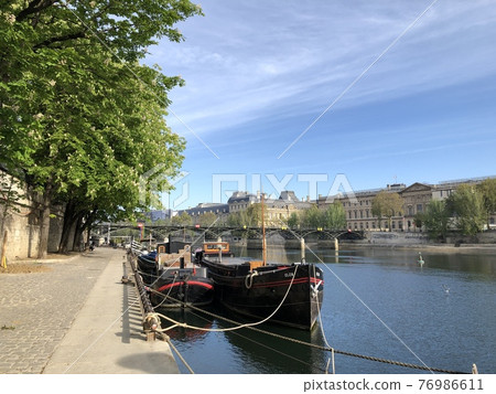 Seine river  76986611