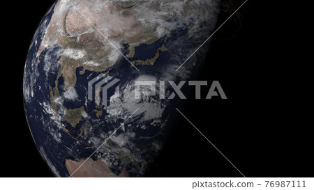 從太空看地球。颱風逼近日本列島的景觀。 76987111