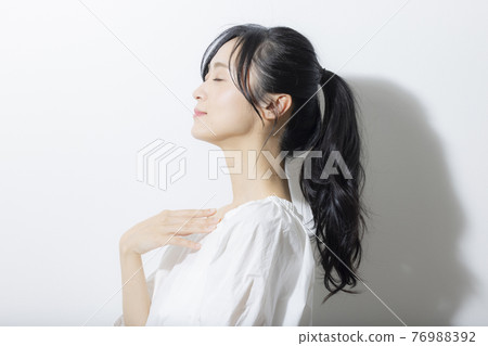 Women's beauty skin care 76988392