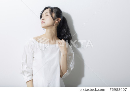 Women's beauty skin care 76988407