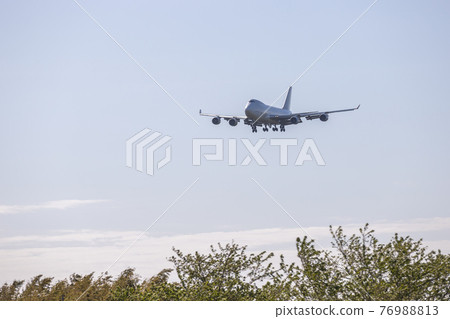 波音 747 即將降落成田機場 76988813