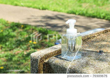 洗手液和消毒自然形象 洗手液和消毒自然形象 76989676
