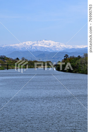 Hakusan from Shinbori River, Ishikawa Prefecture 76990763