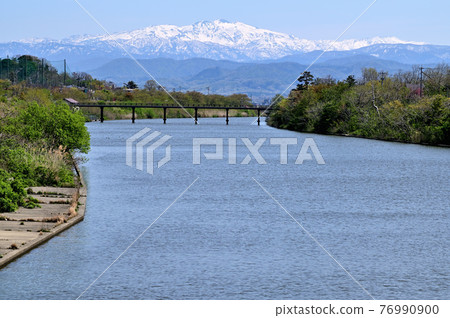 Hakusan from Shinbori River, Ishikawa Prefecture 76990900