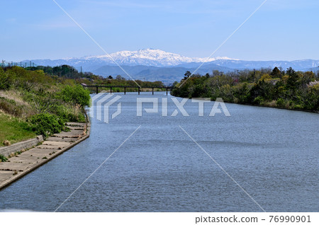 Hakusan from Shinbori River, Ishikawa Prefecture 76990901