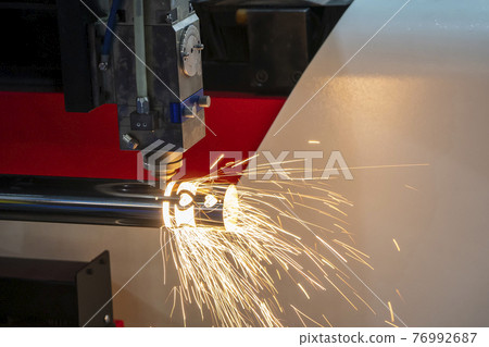 The fiber laser cutting machine . The fiber laser cutting machine . 76992687